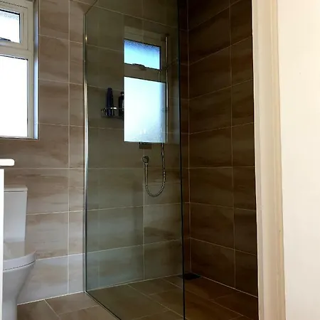Luxury En-suite Bedrooms *